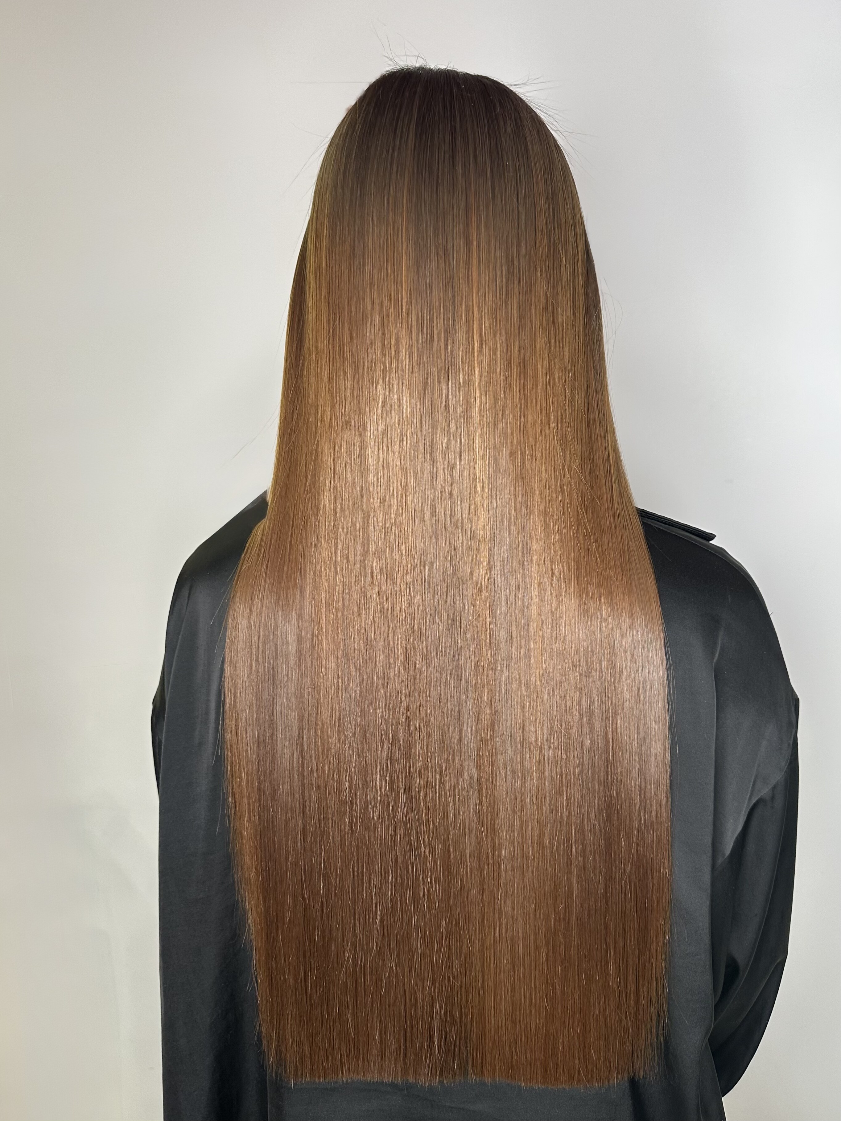 Brillance miroir et fibre lissée après lissage à la kératine.
